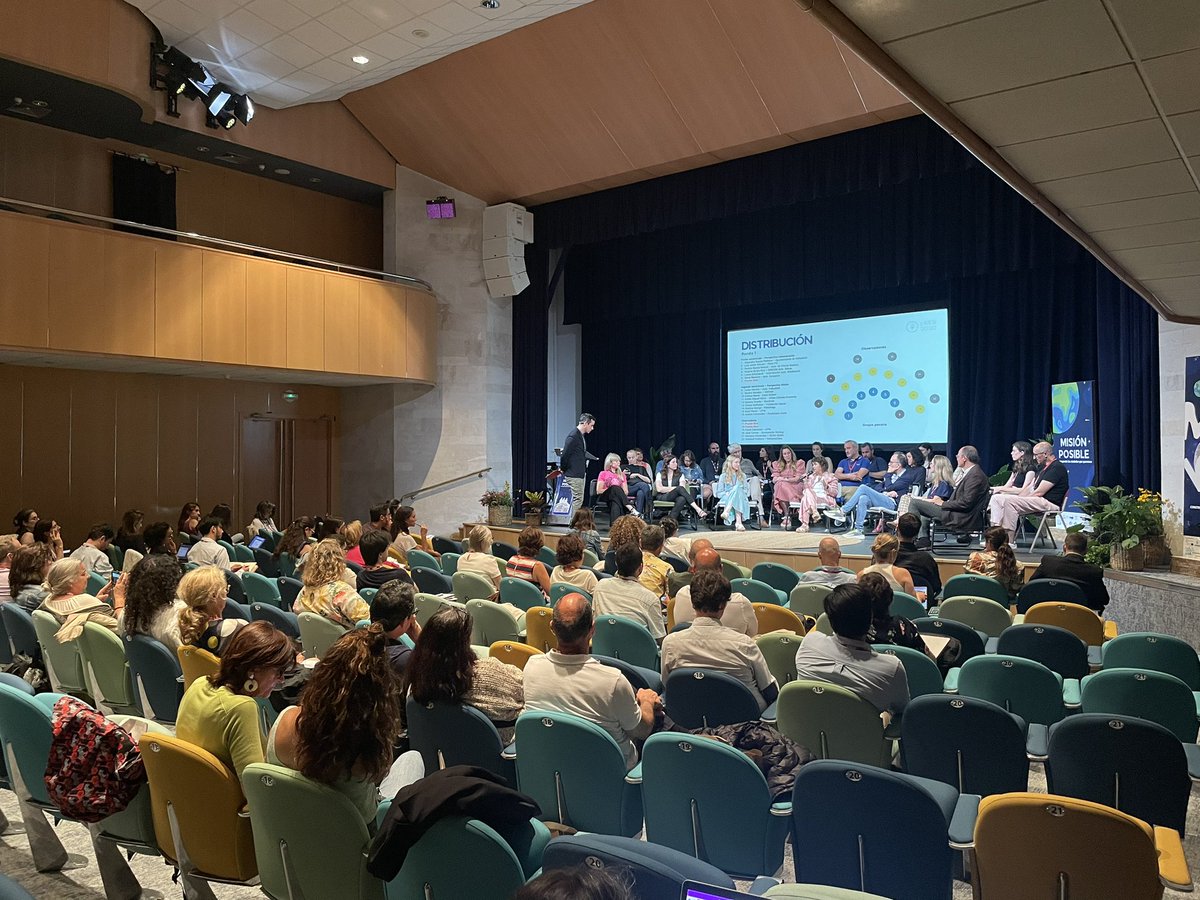 CabreEduard's tweet photo. Curso de verano “Misión posible. Construyendo las ciudades que queremos” en la @UIMP, organizado por #citiES2030 en el marco de @NetZeroCitiesEU
¿Cómo comunicar la agenda 2030? Clarificar y simplificar el mensaje, segmentar públicos, construir alianzas. #IMHAB @bcn_ajuntament https://t.co/M1GZva89il