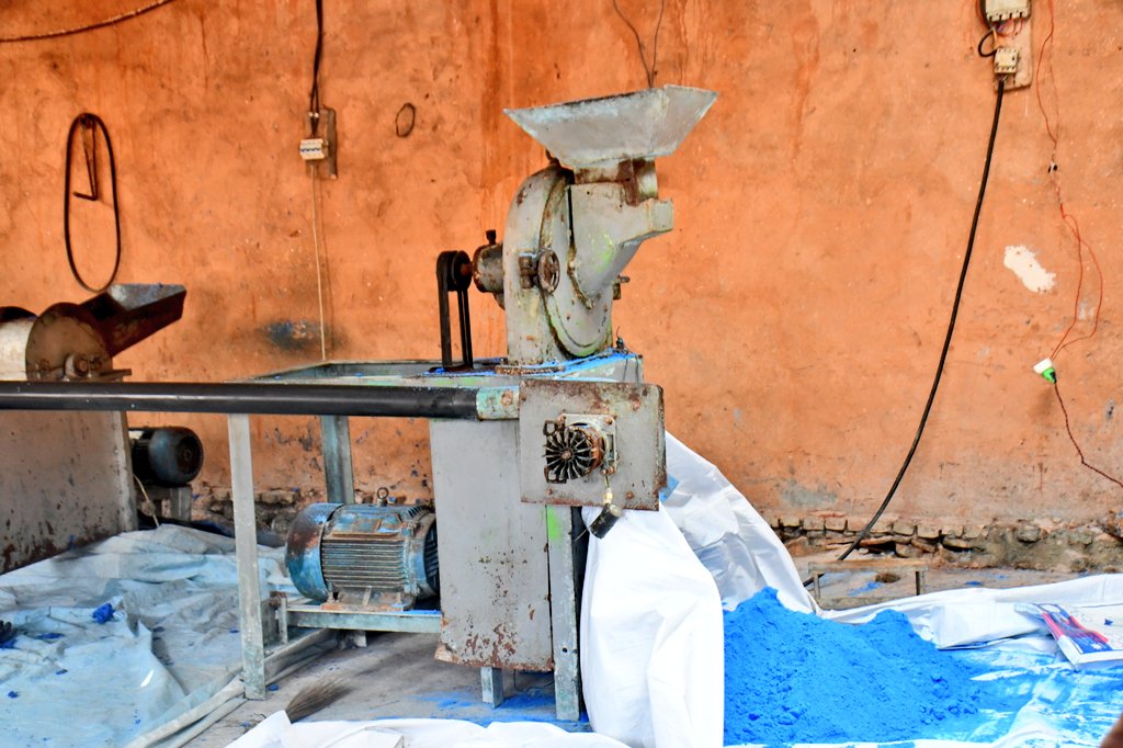 ABPInfos's tweet photo. En @CommuneNgozi, Colline #Kinyami , le Chef de l'Etat @GeneralNeva a visité aussi "Faju Company" spécialisée dans la fabrication et vente des savons , dirigée par un jeune entrepreneur, M.Serges Kwizera , encadrée par le @PAEEJ_Burundi.
#Caravane_inkebuzo https://t.co/ZUdw5WrJbK
