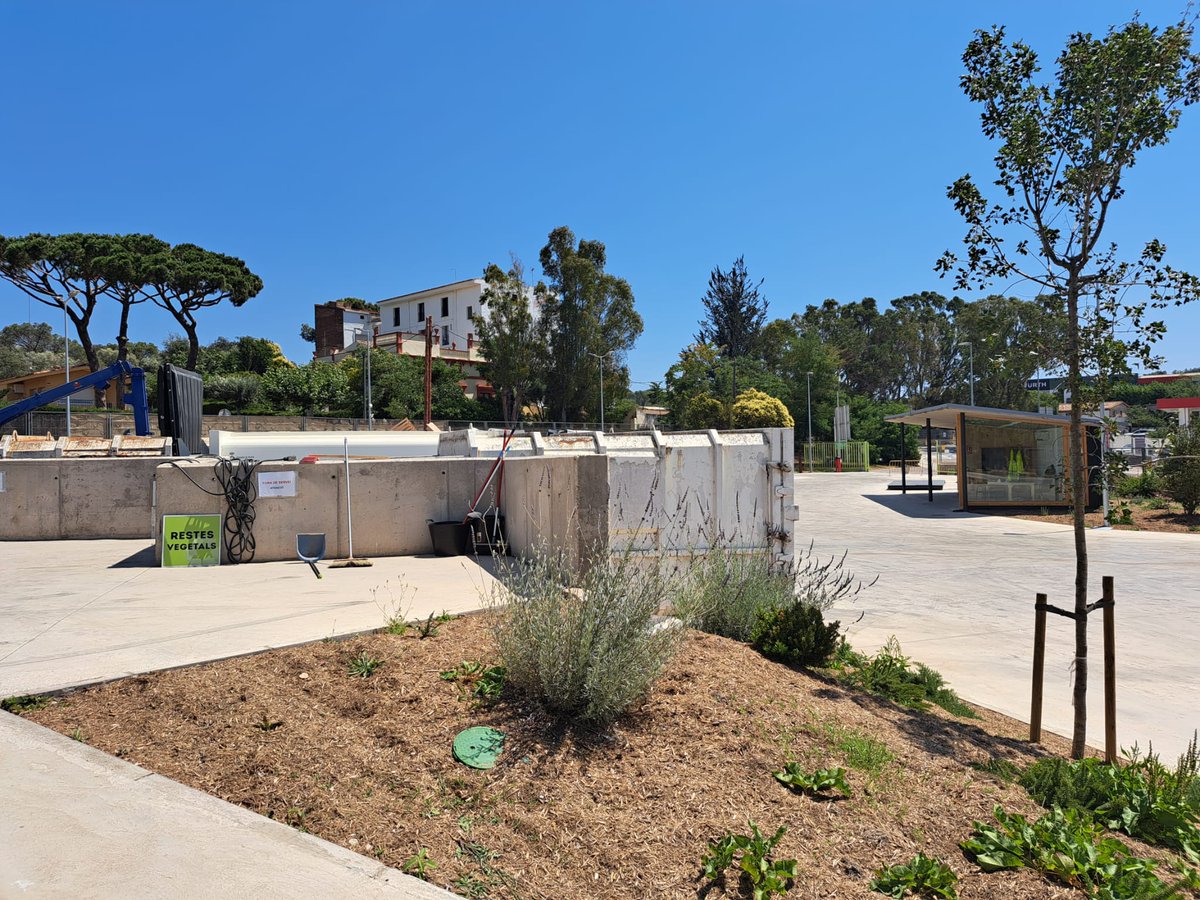 AjPalamos's tweet photo. La nova deixalleria de Palamós amplia el seu horari d’atenció al públic ♻️

📅 Horari: de dilluns a divendres 8:30 a 13 h, i de 15 a 17 h; els dimecres a la tarda, de 15 a 19 h; i els dissabtes de 9 a 13 h, i de 15 a 19 h.

Llegeix la notícia: https://t.co/xLPRpcJynF

#Palamós https://t.co/w66YfjE2HT