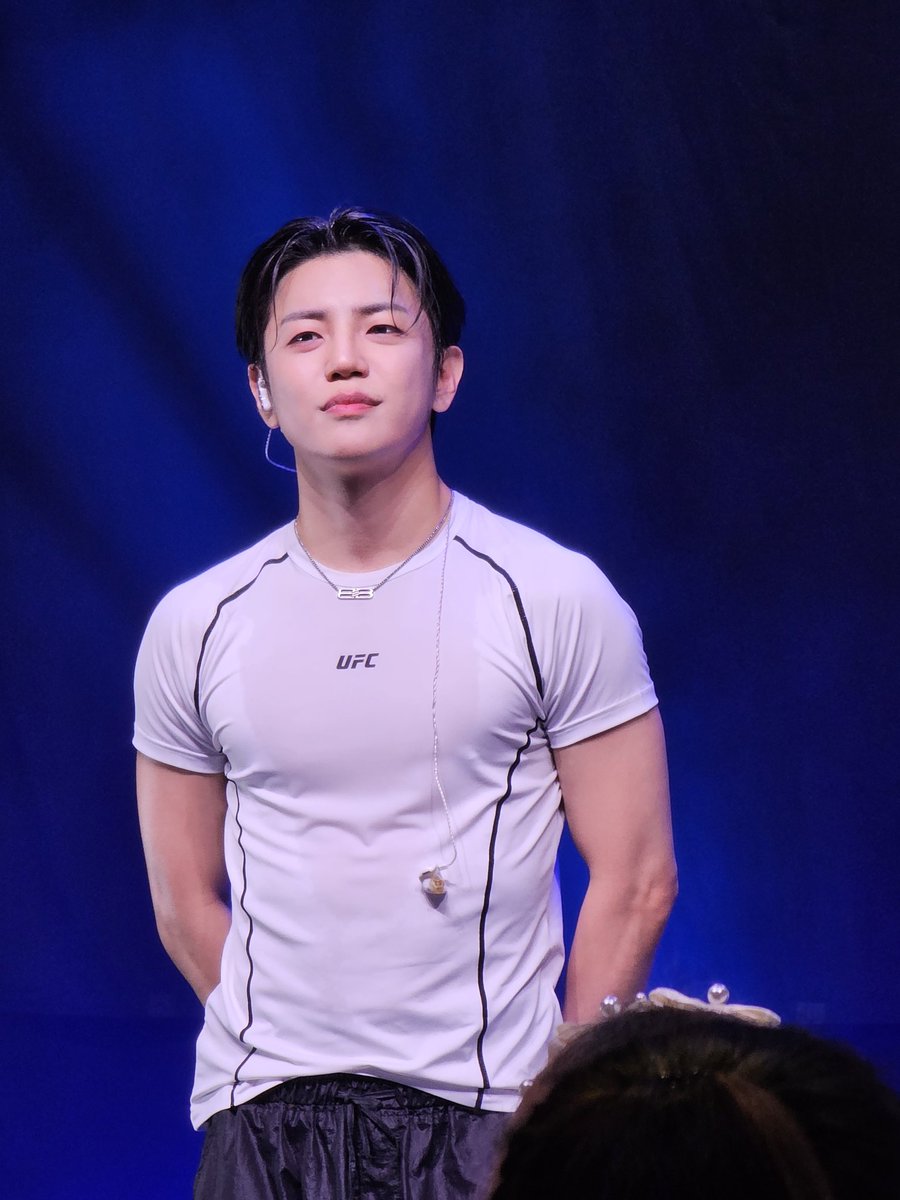 YuMakitoKay's tweet photo. Donghun is not real. No way, no how. Man is too effing beautiful 😭💜
#ACE #에이스
#AceSupernatural 
#ACE_US_TOUR 
#REWIND_US
#ACEinDETROIT
#이동훈 #LEEDONGHUN https://t.co/QL4wbykCQJ