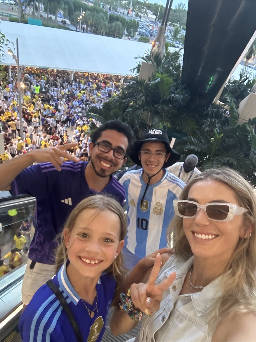 KaralynWest's tweet image. (11) sooo if the internet can do its thing, I would love to find these guys who helped me barricade Kenna and keep her safe for an hr - they’re from Wyoming, and said this was their first “huge game” like this. 🙏🏼🙏🏼  thank you thank you, I hope they ended up having fun!