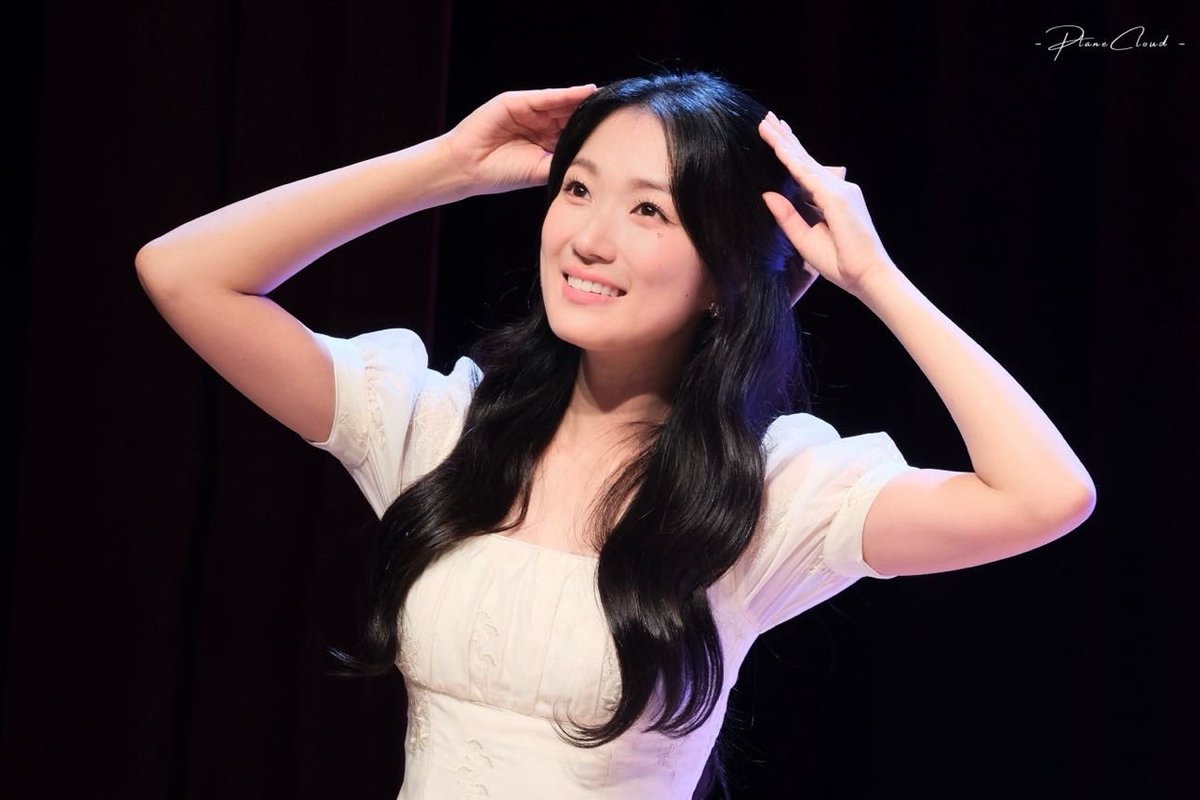 Lcckeigo0101's tweet photo. Hyeyoon's Photo time🥹

#KimHyeYoonFanmeeting
#HYEPPINESS
#김혜윤 #KimHyeYoon https://t.co/84Yj4srj27