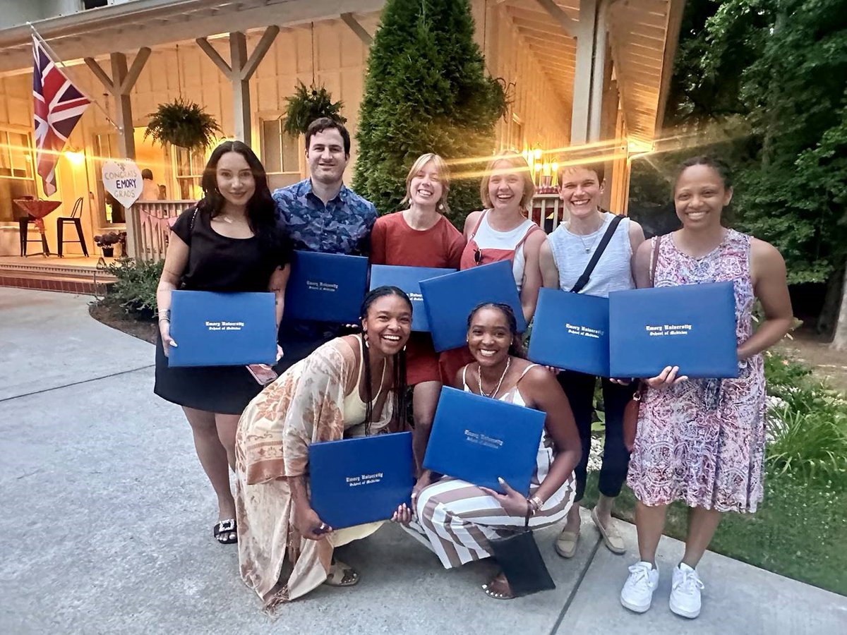 NeuropsychATL's tweet image. It's #graduation season!🎓
Dr. Molly Winston graduated from her fellowship, Dr. Julie Trapani graduated from her first year of training in her fellowship, and our Neuropsychology interns graduated from a year of training!