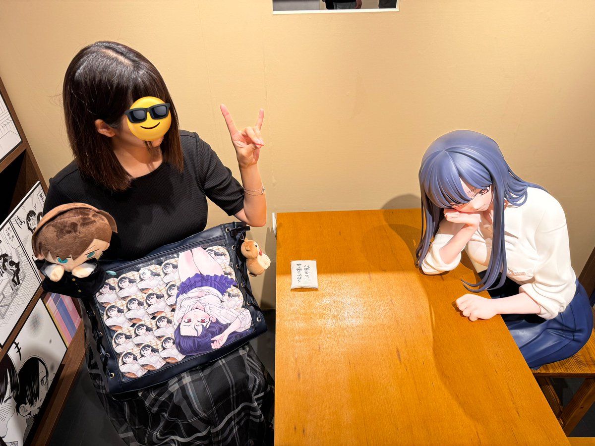 mofulisa0903's tweet photo. 今回の大阪のりお展で出した新しい僕ヤバの痛バは山田オンリーで作りました！✨（ランダムじゃない缶バッジありがたみしかない）
ロゼッタは間に合わなくてちょっとシンプル…🥲
洋服太いからゆったりめのサイズ着てたけど、山田みたいにトップスぴったりさせたら逆に細く見える不思議〜。 https://t.co/wZ4ZL3XJ23