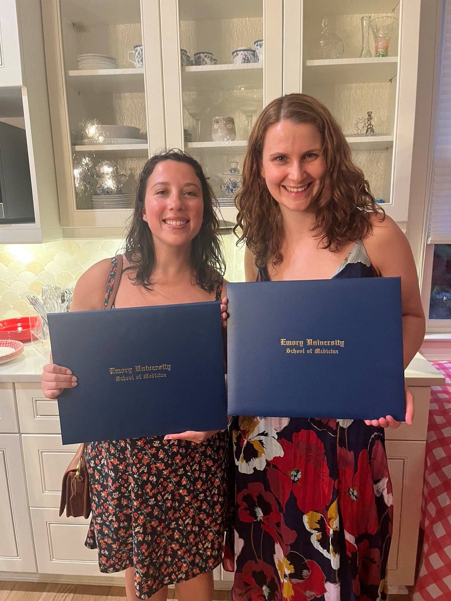NeuropsychATL's tweet image. It's #graduation season!🎓
Dr. Molly Winston graduated from her fellowship, Dr. Julie Trapani graduated from her first year of training in her fellowship, and our Neuropsychology interns graduated from a year of training!