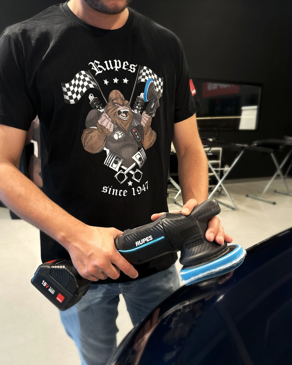 RUPESSpA's tweet photo. The new RUPES Hot Rod T-Shirt is here, don't miss the new arrival in our clothing line! Now available to order from RUPES Authorized Distributors worldwide, soon also at https://t.co/k6PGbabMHz.

#rupes #rupesbigfoot #hodrod #tshirt #merchandise #clothing #detailing https://t.co/7cvkbKeeyy