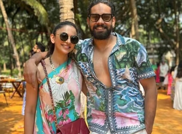 Onlinetadka's tweet image. ड्रग्स केस में रकुल प्रीत सिंह का भाई गिरफ्तार, पुलिस ने बरामद की 2.6kg कोकीन

#RakulpreetSingh #Brother #AmanpreetSingh #Arrest #Drugscase #Cocaine #Recover #Bollywood