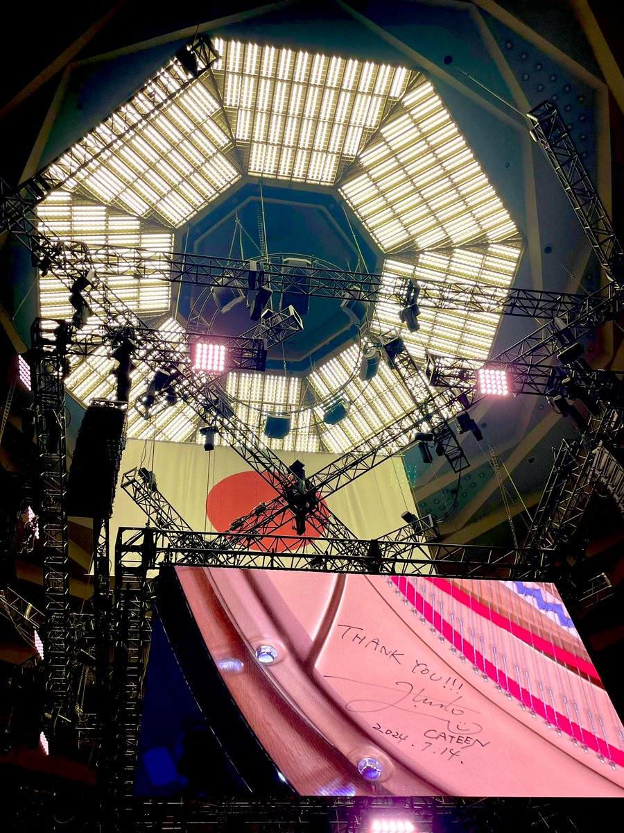 k_r_i_n_t's tweet image. 2024.7.14 素晴らしい日に娘とここに来れた事。一生の思い出です。かてぃんさんの伴奏でバースデーソングを合唱できた事。この世界観が好きでたまりません。今を生きてて良かった。本当に本当にありがとうございます！！
 #角野武道館
 #かてぃん武道館