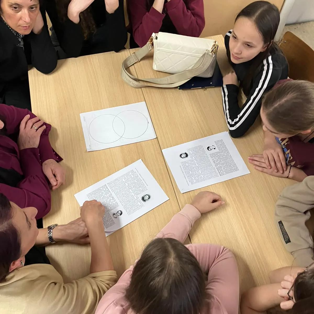 🌟Podsjetimo se kako je Klub Kritičkog mišljenja i vrijednosti “Glas Mladih” iz Mrkonjić Grada povodom Međunarodnog dana žena ugostio nastavnike, pedagogicu škole i psihologa kako bi razgovarali o položaju žena u društvu. 🌟

<a href="/UNPeacebuilding/">United Nations Peacebuilding</a>
 
<a href="/IOMBiH/">IOM Bosnia and Herzegovina</a>
 
<a href="/UNDPBiH/">UNDP in Bosnia and Herzegovina</a>