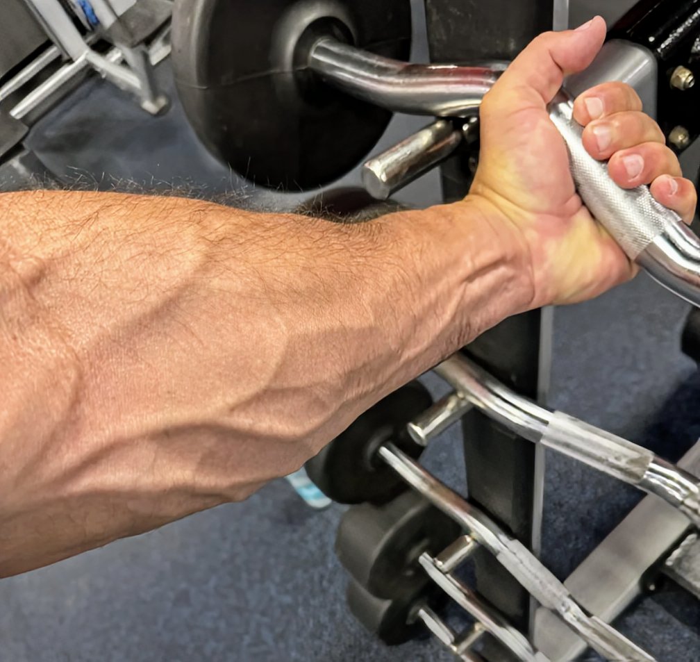 92mighty92's tweet photo. Appreciate some forearms with me!
#Forearms #veins #arms #muscle #vascular #flexing #stronggrip #bighands #bigarms #bowlingpins #bigarm #bigarms #forearm https://t.co/k6qz9GLTyl