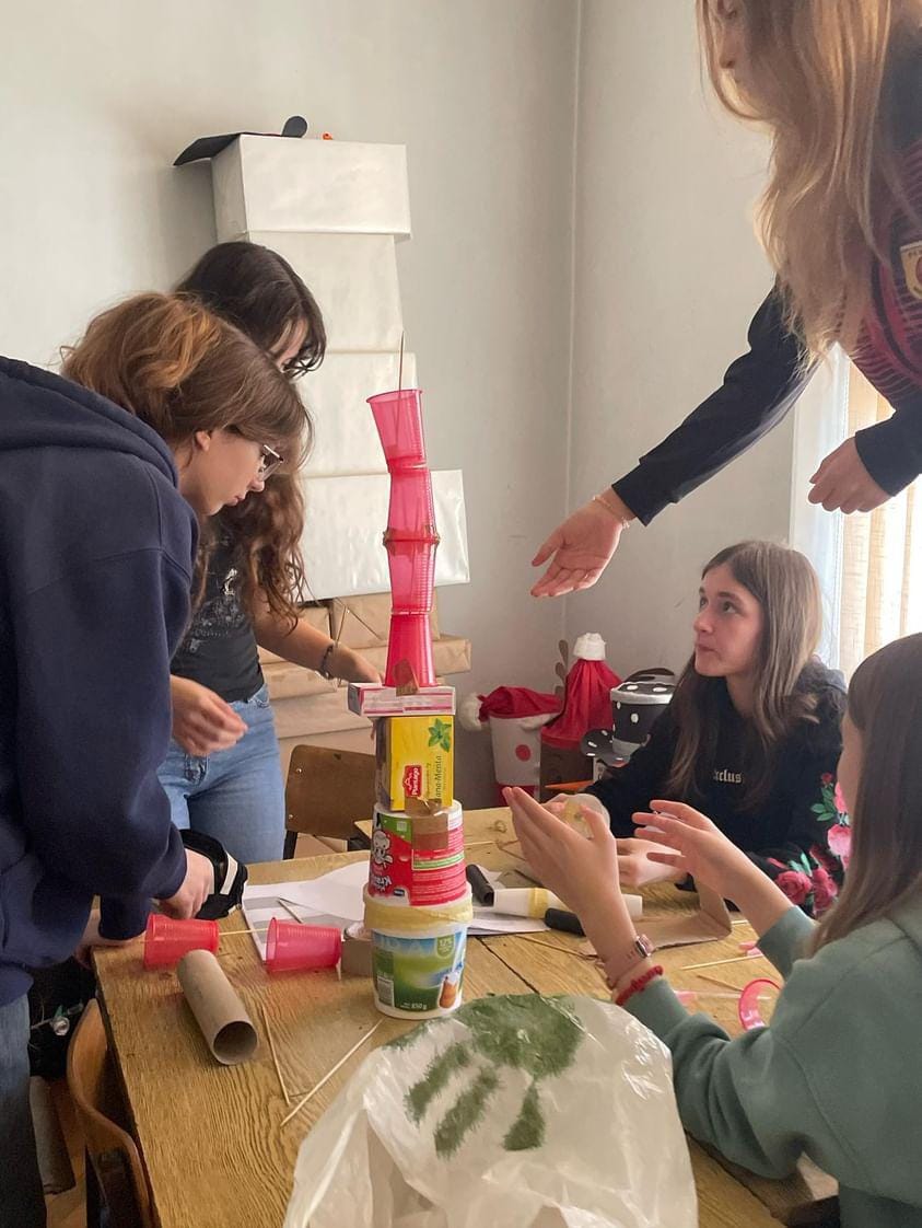 🌟Na dan 25. marta 2024., Klub kritičkog mišljenja "Glas Mladih" organizovao je aktivnost koja se sastojala od izgradnje tri kule, a učenici su imali zadatak da sagrade najveću i najizdržljiviju kulu koristeći različite kvalitete materijala.

<a href="/UNPeacebuilding/">United Nations Peacebuilding</a>
 
<a href="/IOMBiH/">IOM Bosnia and Herzegovina</a>
 
<a href="/UNDPBiH/">UNDP in Bosnia and Herzegovina</a>