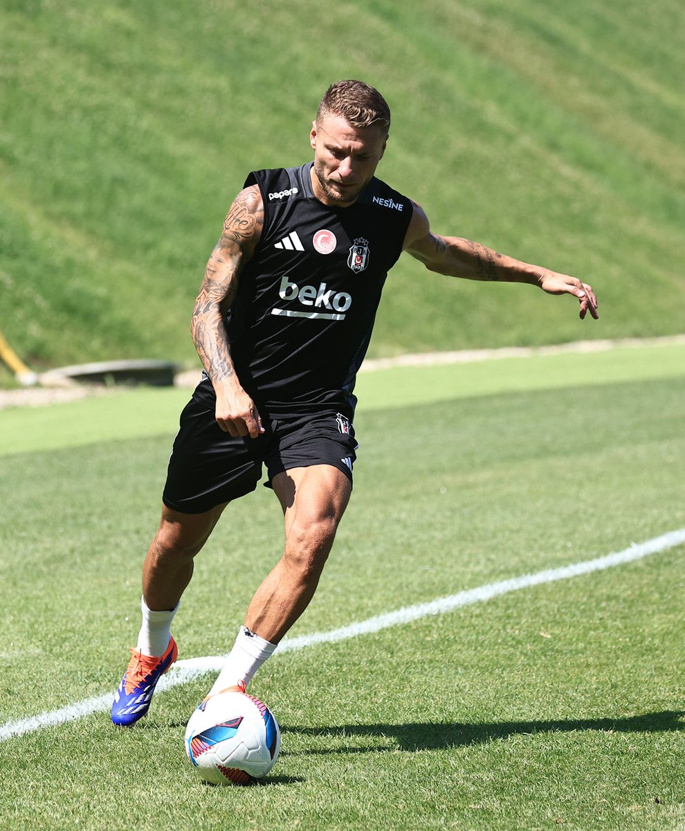 Besiktas's tweet photo. Yeni transferimiz Ciro Immobile, takımımızla ilk antrenmanına çıktı. 💪 https://t.co/aoXWvYlX2p