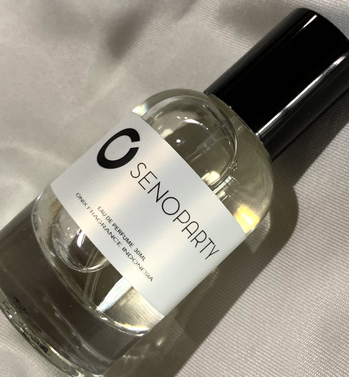 Pantesan perfume Onix Senoparty ini sering dibahas dimana😩 

ternyata wanginya ngasih vibes  𝐞𝐥𝐞𝐠𝐚𝐧𝐭-𝐜𝐨𝐨𝐥 yang bikin org langsung noleh gitu loh👀
