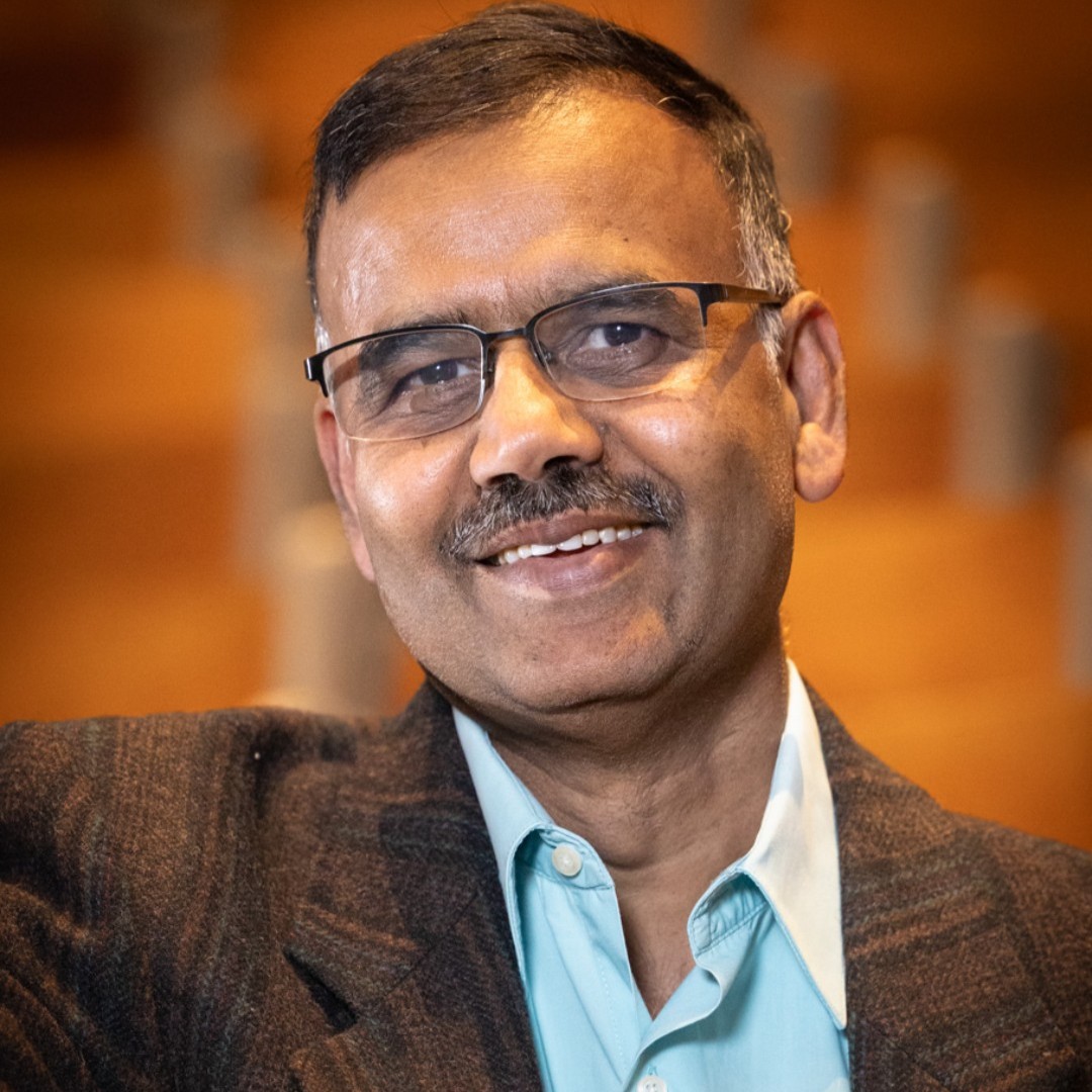 University of St Andrews (@univofstandrews) on Twitter photo St Andrews leads the way in battery technology with new Chair in Energy
Professor Venkataraman Thangadurai joins the University as our new Chair in Energy, in partnership with the <a href="/FaradayInst/">Faraday Institution</a>
Read more 👇
ow.ly/JtJf50SBpAb
#EverToExcel St Andrews leads the way in battery technology with new Chair in Energy
Professor Venkataraman Thangadurai joins the University as our new Chair in Energy, in partnership with the <a href="/FaradayInst/">Faraday Institution</a>
Read more 👇
ow.ly/JtJf50SBpAb
#EverToExcel