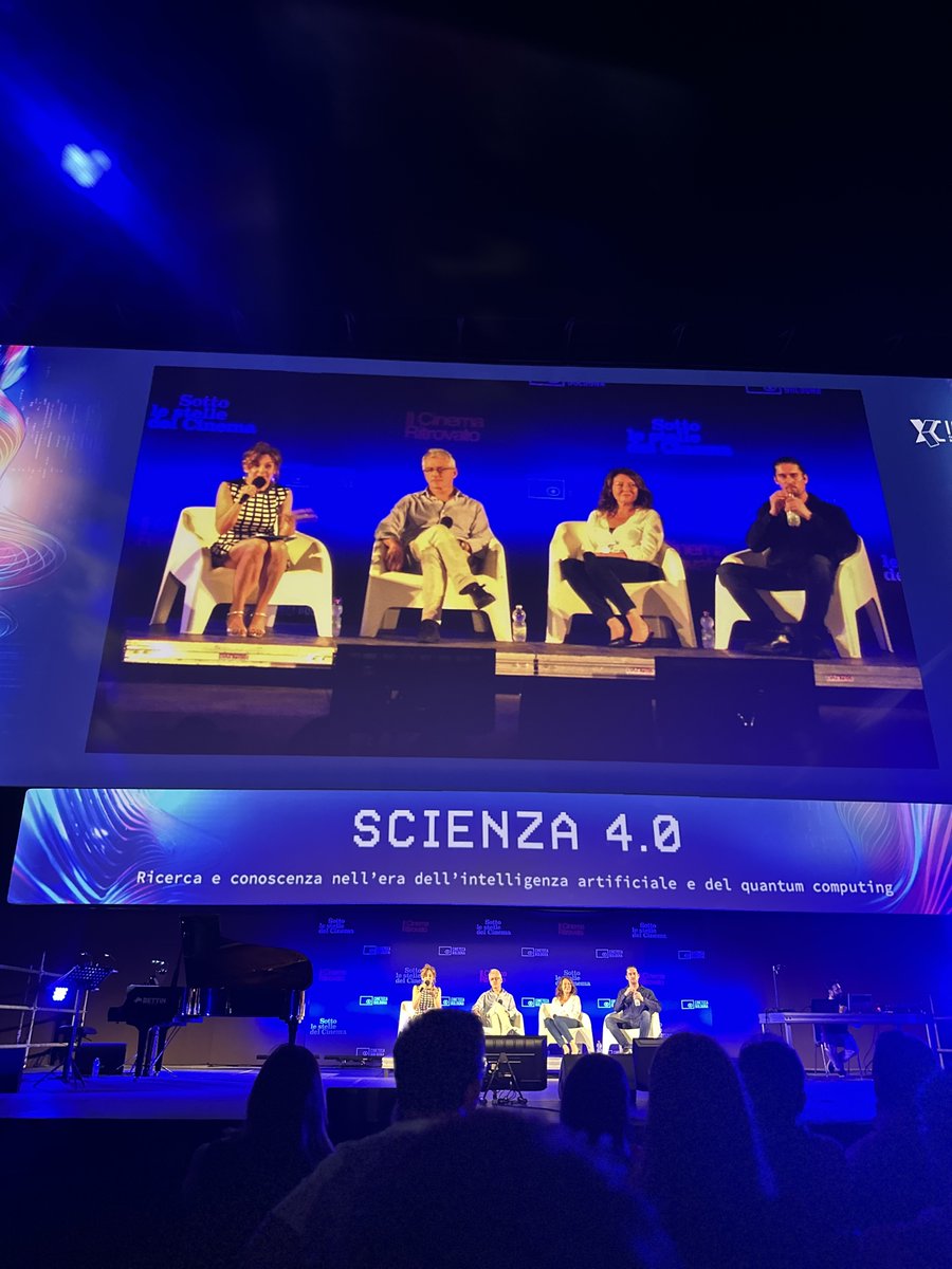 Cineca1969's tweet photo. #Supercalcolo, #IA e #QuantumComputing stanno ridefinendo la società e la ricerca scientifica contemporanea: ne abbiamo parlato il 12 luglio in una Piazza Maggiore gremita di pubblico. Le immagini dell'evento saranno presto disponibili! https://t.co/jsk6Zih4RZ
