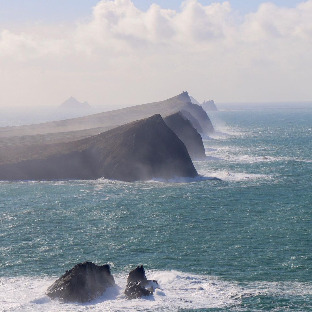 The Three Sisters watching over the Dingle coastline 🌊

📍 The Three Sisters, County Kerry
📸 @wildatlanticbae (IG)

What is Dingle known for? lovetovisitireland.com/what-is-dingle…