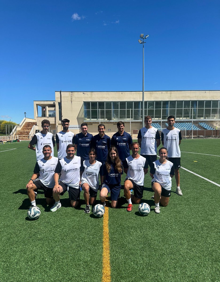 Diegopose_98's tweet photo. @SergioAlonsoDP @la8avila @hectorpose4 @Jonathanplaher @Kerbest_ ¡Que bonitas han sido estas dos semanas!
Sumando experiencias ⚽️. https://t.co/46HmIckenS