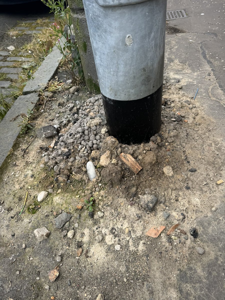 dahepburn's tweet photo. @MyGlasgowCC Would somebody come and finish the installation of this lamppost on Elie Street? Do you actually pay people to leave the pavements like this - and not bother checking the work has actually been done? https://t.co/Nz0BFCSWDl