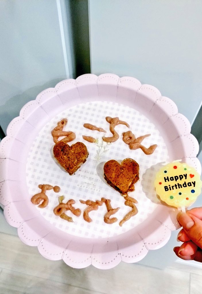 pomewako0715's tweet photo. わこちゃん、2歳Birthday🎂
プレゼントもご飯も喜んでくれて良かったです✨
今年も楽しい1年にしようね。
#ポメラニアン
#pomeranian https://t.co/CdW2a8QxDr