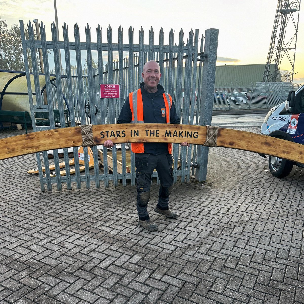 NewbyLeisureLtd's tweet photo. Happy Monday 🌅
The fun continues this week! 😍
Our site teams were up bright and early this morning, ready to continue working on some of our biggest outdoor projects of the year! 🌳
Stay tuned to see another unique #playgrounddesign come to life 👏
#togetherbetter https://t.co/mGsR2d41f5