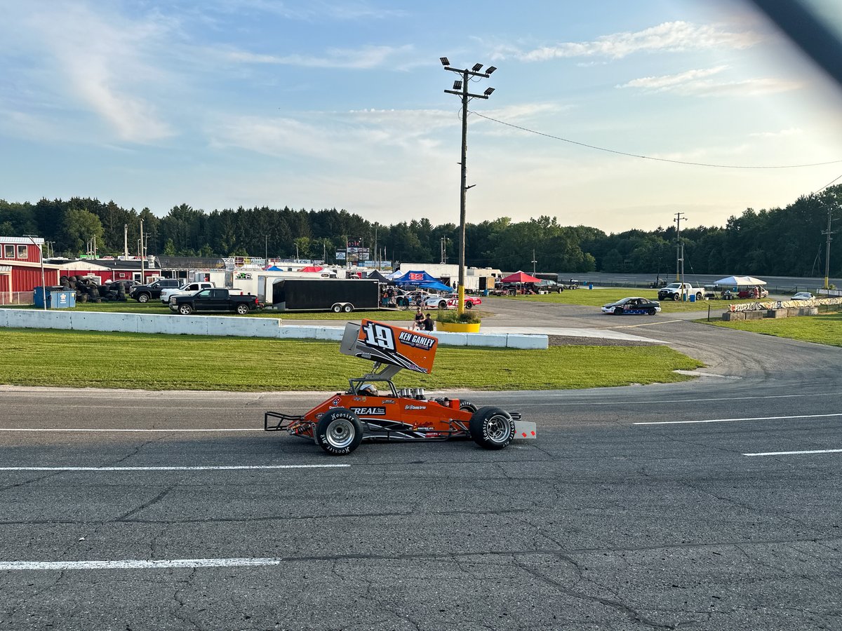 bergerchevy's tweet image. This weekend, the @ISMAsupers made a trip to the state of Michigan for #Supermodified Weekend at @BerlinRaceway presented by yours truly, Berger #Chevy!🏎🏁 

Our team had the awesome opportunity to spend Saturday evening on the Turn 2 Deck enjoying cars, food, and fun!😊