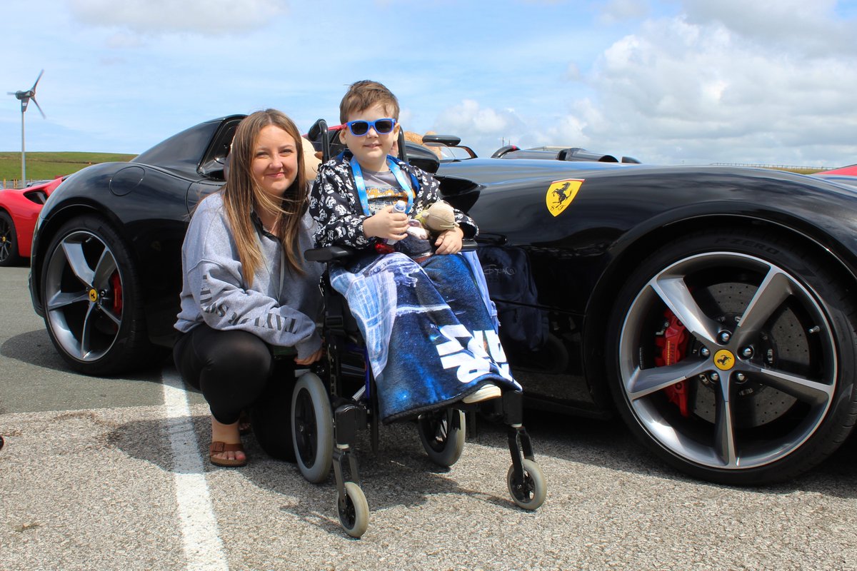 HHTGhospices's tweet image. ❤🏎 An incredible £105,000 was raised for our hospices by generous drivers at @angleseycircuit. Children and families enjoyed passenger laps in the supercars. Thank you so much to everybody involved, you&apos;re AMAZING 🤩🏁
#trackday #tracmon #angleseycircuit #hopehouse #tygobaith
