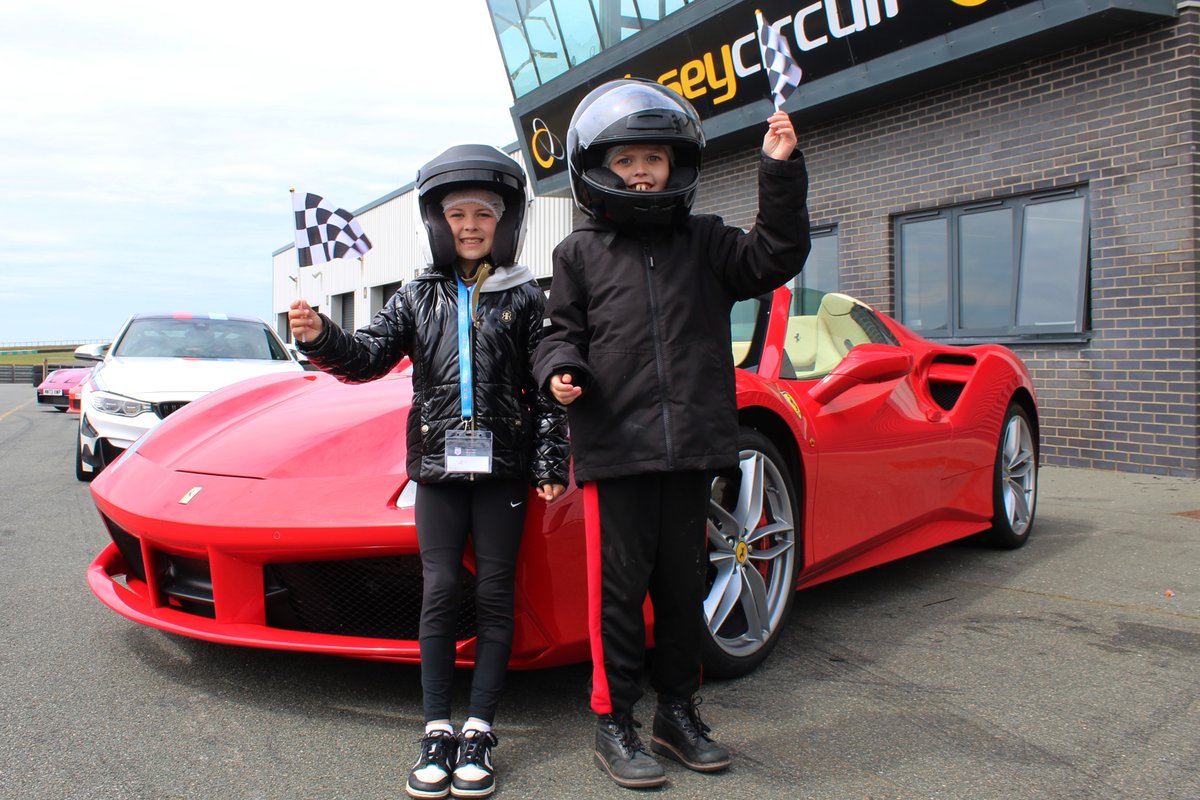 HHTGhospices's tweet image. ❤🏎 An incredible £105,000 was raised for our hospices by generous drivers at @angleseycircuit. Children and families enjoyed passenger laps in the supercars. Thank you so much to everybody involved, you&apos;re AMAZING 🤩🏁
#trackday #tracmon #angleseycircuit #hopehouse #tygobaith