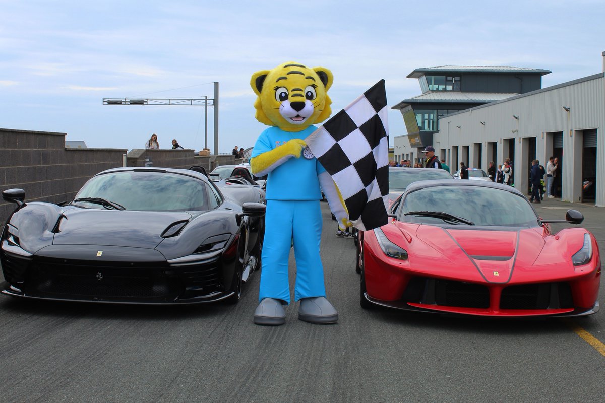 HHTGhospices's tweet image. ❤🏎 An incredible £105,000 was raised for our hospices by generous drivers at @angleseycircuit. Children and families enjoyed passenger laps in the supercars. Thank you so much to everybody involved, you&apos;re AMAZING 🤩🏁
#trackday #tracmon #angleseycircuit #hopehouse #tygobaith