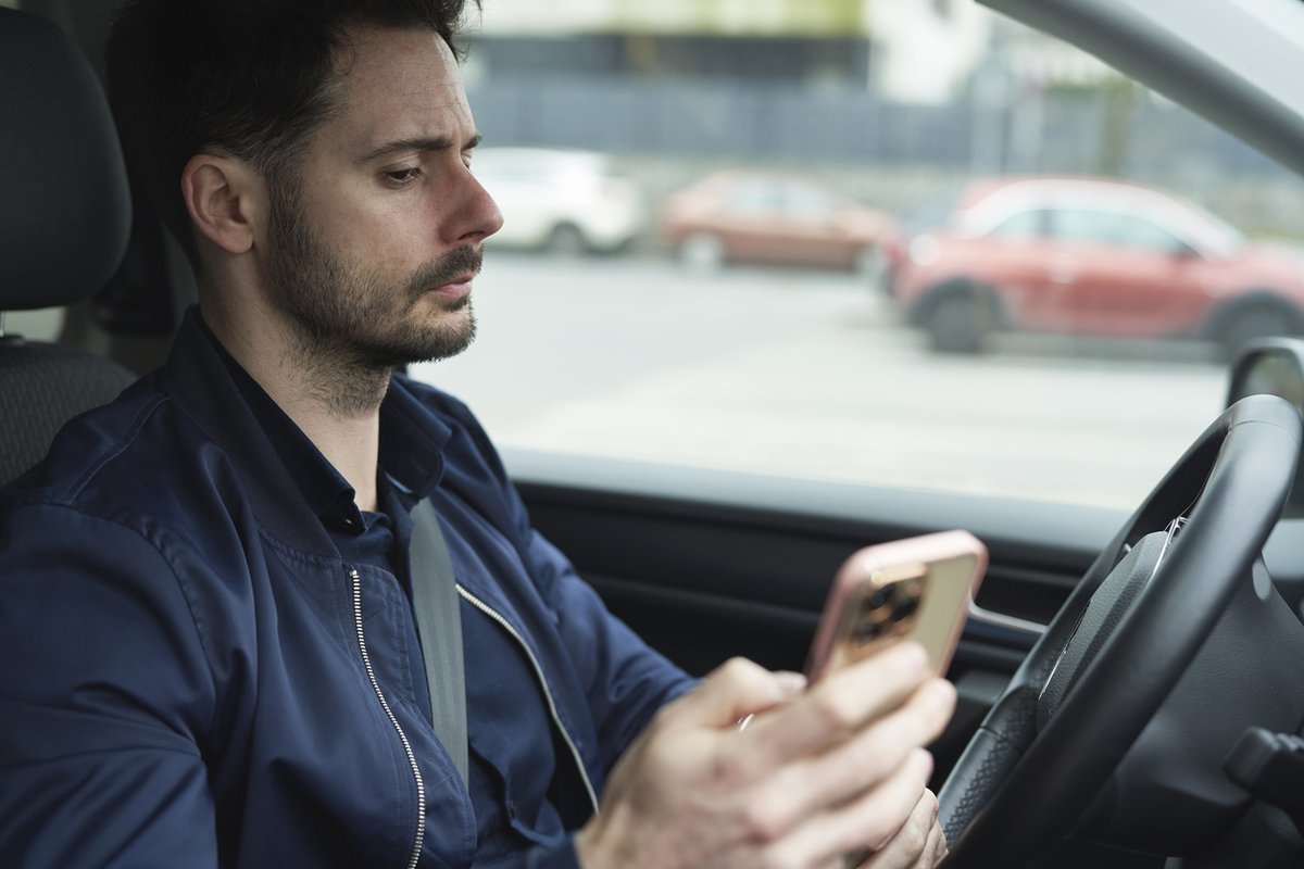 Did you know? Distracted drivers are 8x more likely to crash. 🚗

Fleet Complete's video telematics can help prevent this. 📲 Defensive driving is key to safety. 🚦

Learn more: blog.fleetcomplete.com/enhance-your-f…  

#FleetComplete #DrivingSafety #FleetSafety #DrivingTip