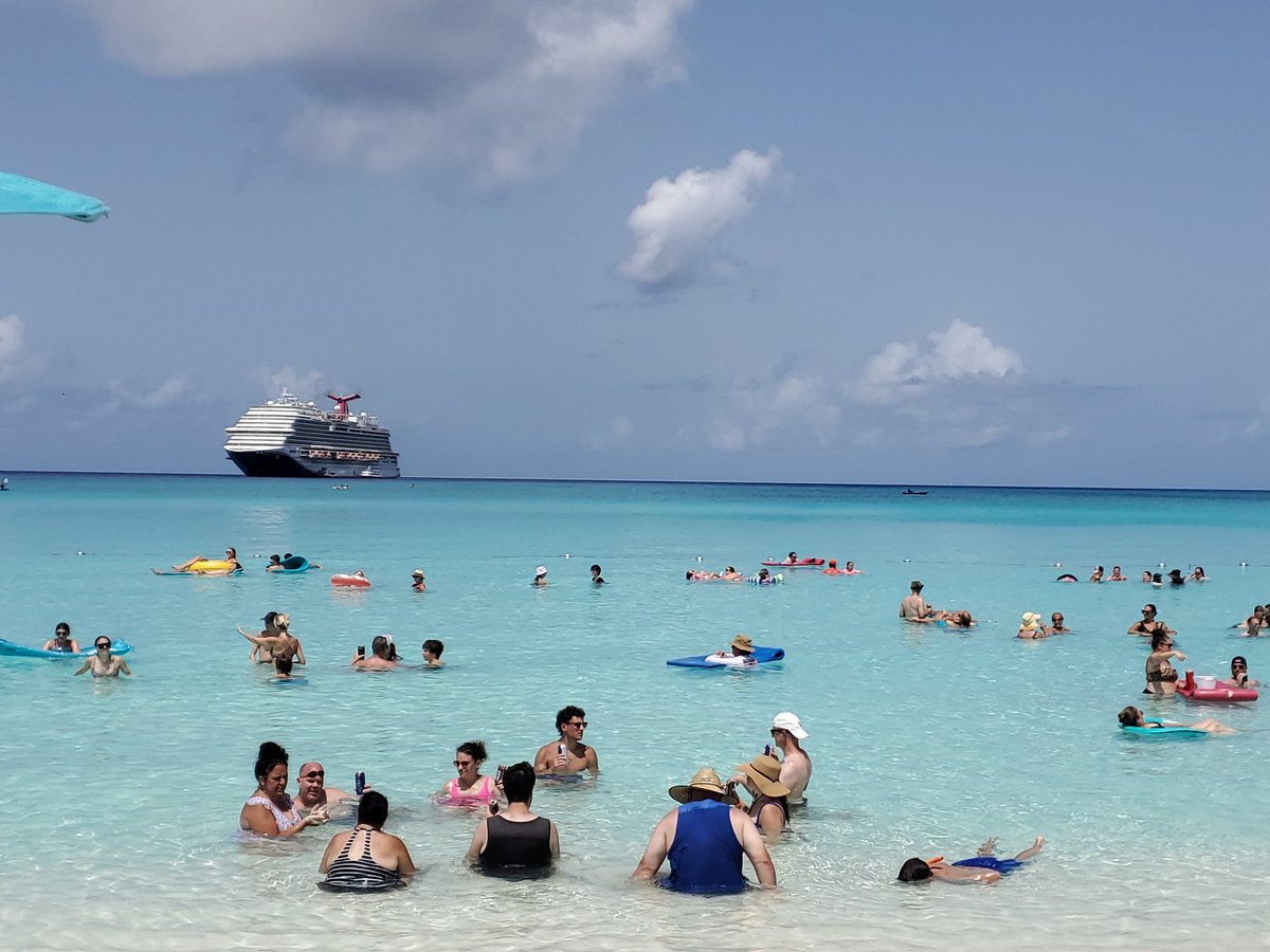 epweaver's tweet photo. A few group photos from our cruise! 
#carnivalcruise #vacation #family #friends https://t.co/euB7U2oC8P
