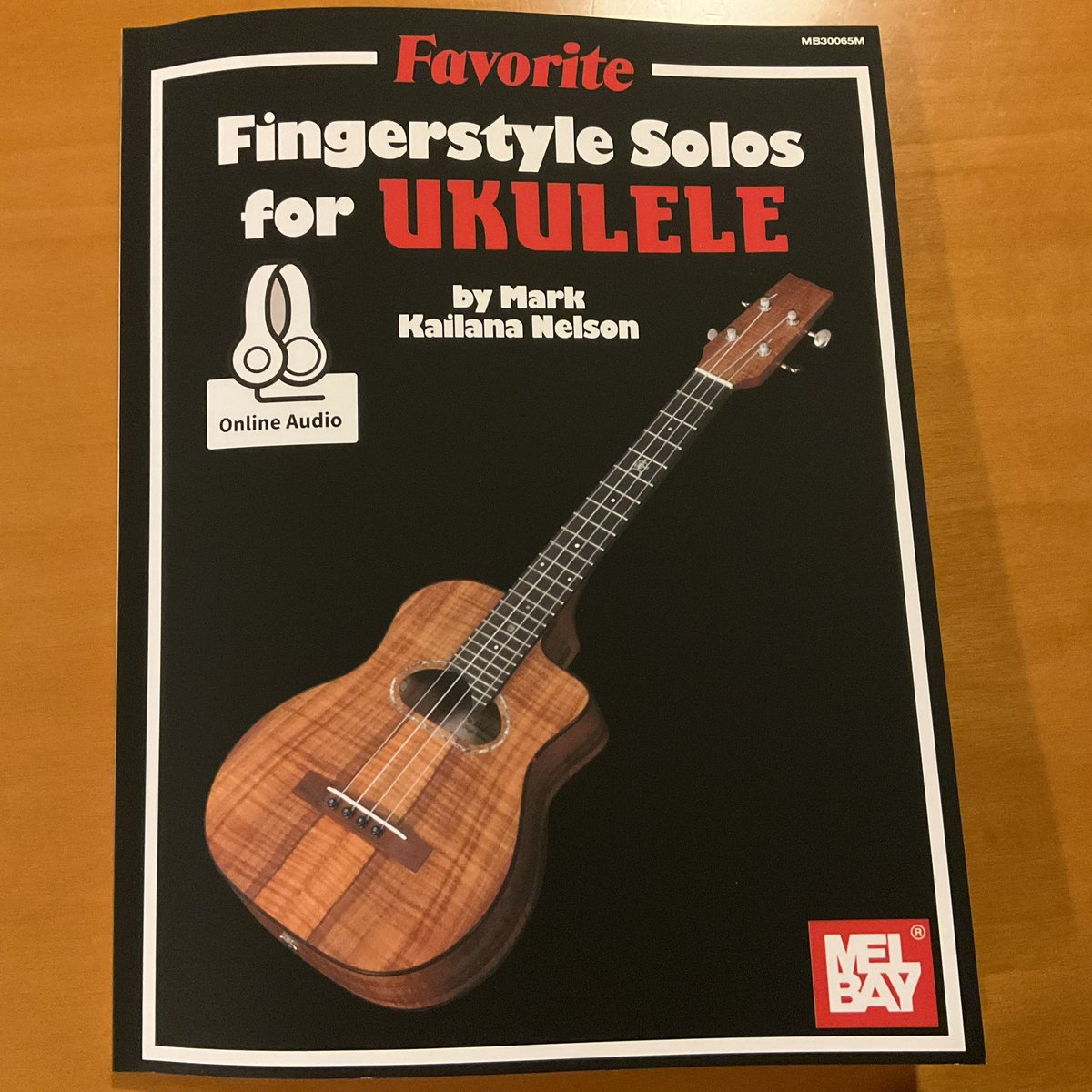 KTM819O4's tweet photo. #FingerstyleSolosForUkulele #CDinclude #OnlineAudio #MarkKailanaNelson #同じ表紙 #違う内容
昨日お勧めしたのでOnline Audioの方も買ってみました!
この手の楽譜では違う表紙で同じ内容というのがよくあるのですが・・・
同じ表紙で違う内容というのは非常に珍しいです! https://t.co/iDF9UtR4jw
