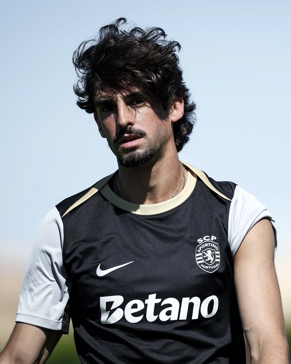 🗣️ Francisco Trincão sobre se sente à falta de Coates, Paulinho, Adán, etc:

“Claro, foram três peças fundamentais para o clube e para a equipa, mas o futebol é isto, é mudança. Estamos preparados e o mister também nos ajuda. É preparar o futuro e não olhar para trás.”