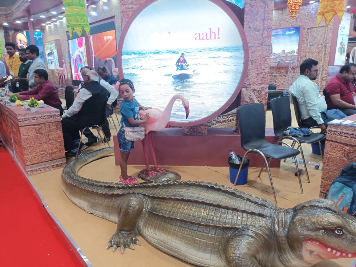 TourismDptt's tweet photo. Kids had an amazing time exploring the rich biodiversity of Odisha through intricate wildlife miniatures at TTF Kolkata!
It was a fantastic opportunity for them to learn about Odisha's natural treasures in a fun and interactive way.
#OTInFocus 🎯 https://t.co/uTit0rtsre