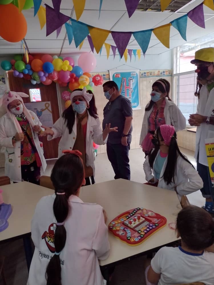 El fin de semana visitamos el IVSS Dr. Patrocinio Peñuela Ruíz en #SanCristóbal.

Los voluntarios de <a href="/DoctorYasoSC/">Doctor Yaso San Cristóbal</a> transforman con alegría y cariño el entorno hospitalario; los pacientes los reciben con esperanza. Entre toda la familia hospitalaria se promueve el bienestar.