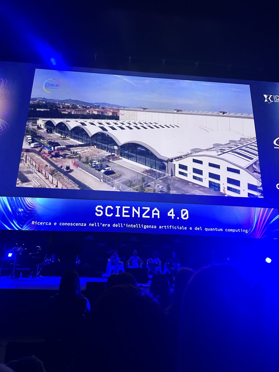 Cineca1969's tweet photo. #Supercalcolo, #IA e #QuantumComputing stanno ridefinendo la società e la ricerca scientifica contemporanea: ne abbiamo parlato il 12 luglio in una Piazza Maggiore gremita di pubblico. Le immagini dell'evento saranno presto disponibili! https://t.co/jsk6Zih4RZ