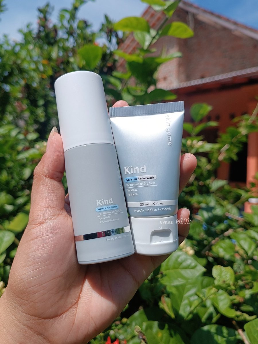 wishlist dari Skin Game akhirnya checklist ✅ ini selfie terbaru setelah seminggu cuma basic skincare pake dua produk ini🥺✨

nyesel baru cobain kind watery moisturizer nya sekarang😭🙏

#skingamemoisturizer #KindWateryMoisturizer #skingamefacialwash #racuninskincare
