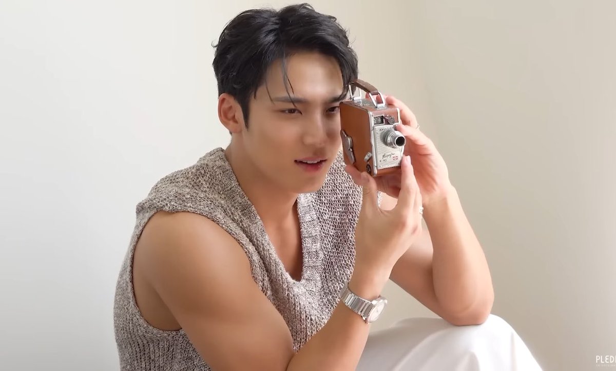 gyunrio's tweet photo. i need everyone in mingyu’s life to never stop complimenting him because he gets so shy and flustered it’s so endearing ╥﹏╥ https://t.co/am08zKVSMm