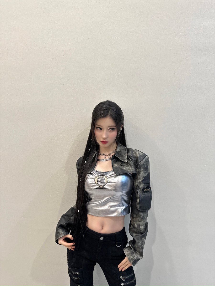ASAGLOBAL_'s tweet photo. #ASA Weverse Post 

“Okay, you know what it is?🖤🎀”

베이비몬스터 아사 #ENAMIASA #아사 #BABYMONSTER #베이비몬스터 https://t.co/OkafWoIFWp