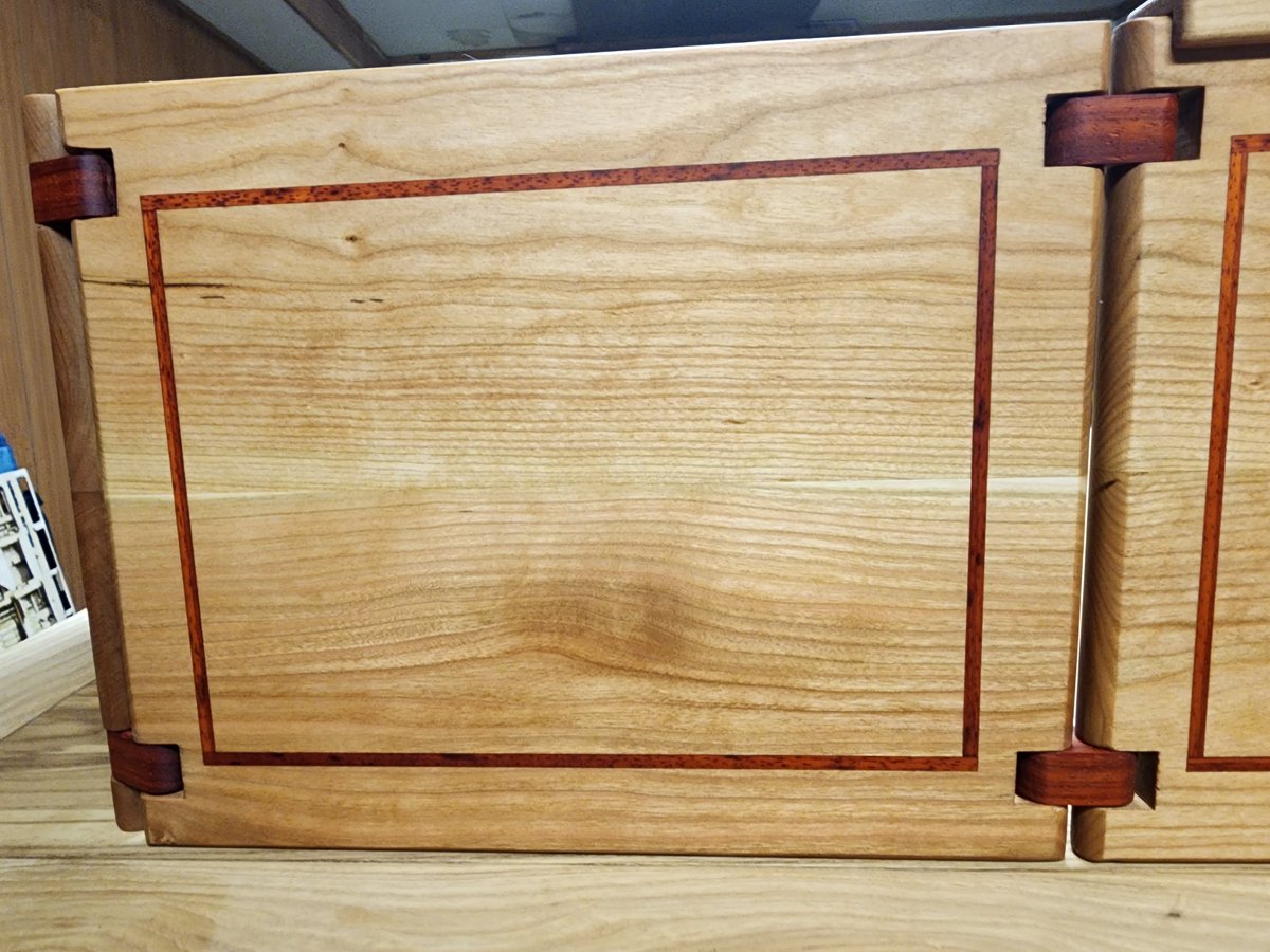 TheArchania's tweet photo. Premium GM Screen! Beautiful cherry with Paduak inlay and hinges.
Get one order for yourself or the GM in your life.
##gmscreen #dnd #pathfinderrpg #woodworking #handmade https://t.co/A8yDEbvPDp