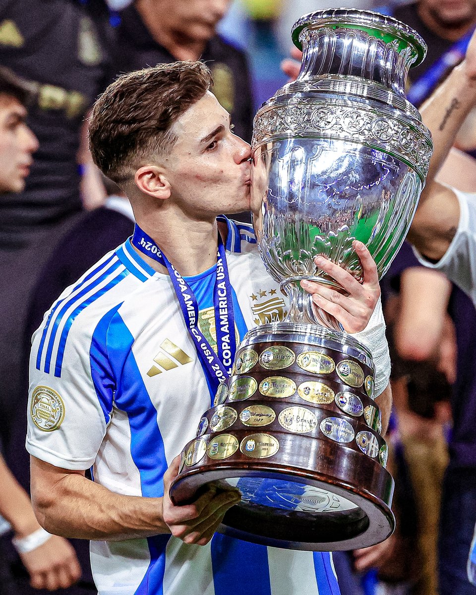 premierleague's tweet photo. Some of Julian Alvarez's trophy wins at 24 years old 🤯

🆕 Copa America 2024
🏆 Premier League 2023/24
🏆 FIFA Club World Cup 2023
🏆 UEFA Super Cup 2023
🏆 UEFA Champions League 2022/23
🏆 Premier League 2022/23
🏆 FA Cup 2022/23
🏆 FIFA World Cup 2022
🏆 Copa America 2021 https://t.co/HznaDSHYhu