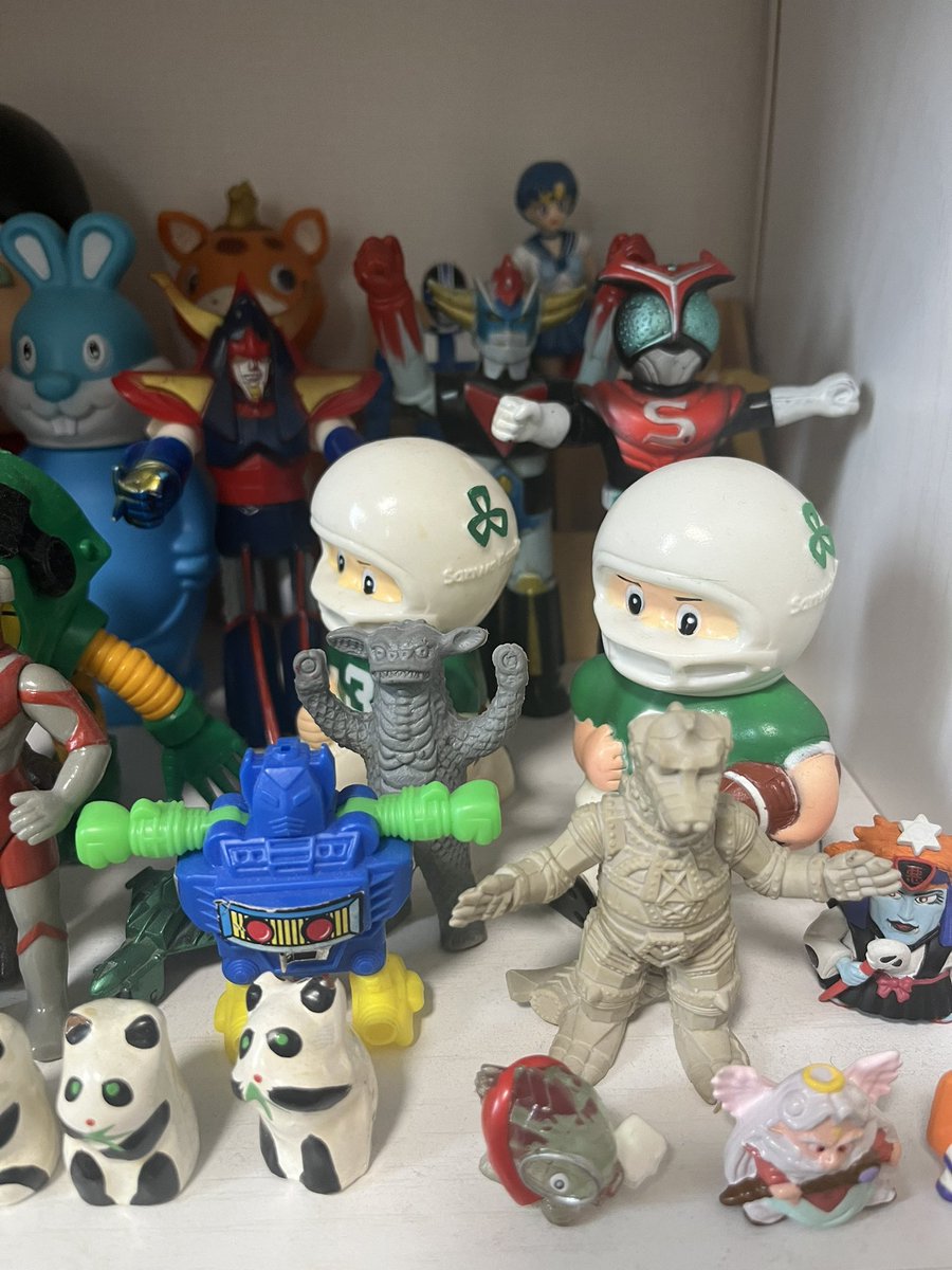 ソフビ棚。
コツコツと集めております🤗

#ソフビ
#レトロ