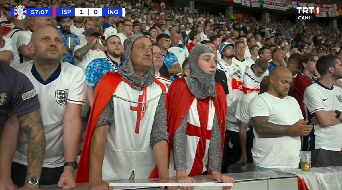 BarkBarbaroz's tweet photo. Uefa haçlı kıyafeti giyenler için ne düşünüyorsun?@UEFAcom @EURO2024 @UEFA https://t.co/B1FTNJSFSr