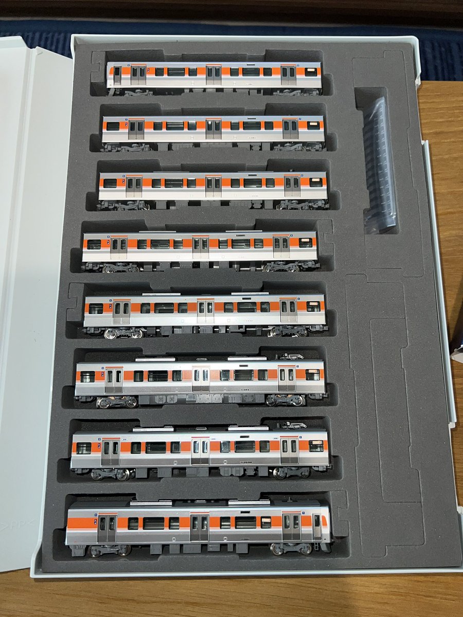 315系のインレタ貼りおわり。
車内もやりたいな