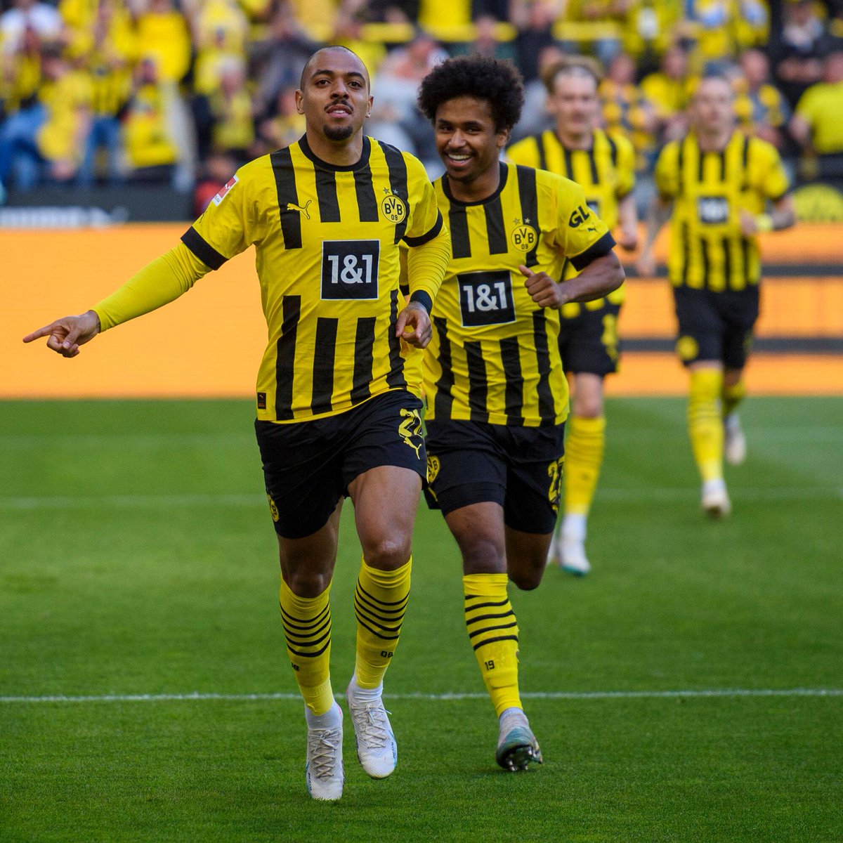 LafonateBVB's tweet photo. Karim #Adeyemi bleibt bei Borussia Dortmund. Nuri #Sahin hat intern klargemacht, dass er Adeyemi behalten will und plant, dessen Schnelligkeit als zentrales Element in der Bundesliga einzusetzen. Donyell #Malen hingegen wird den Verein wohl verlassen.
🗞️ @BILD
#BVB https://t.co/4GgftTDaLD