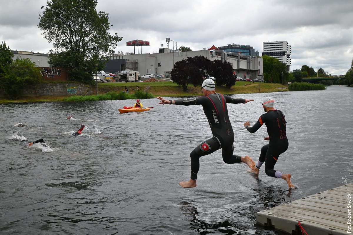 BydgoszczPL's tweet image. #Enea Bydgoszcz Triathlon. 🏆 Emocji nie zabrakło 🏊‍♀️🚴🏃‍♀️

Blisko 5 tys. zawodniczek i zawodników w sobotę i niedzielę rywalizowało w Bydgoszczy w największej triathlonowej imprezie w Polsce. Ich zmagania oglądały tłumy kibiców.

🔵Więcej: bydgoszcz.pl/aktualnosci/tr…