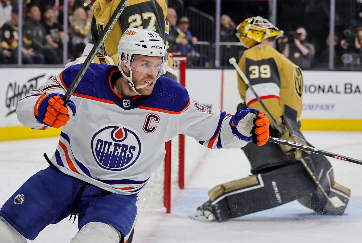29Oilersfa33892's tweet photo. 2 Greatest Athletes on planet earth
#nhl #Canucks #LetsGoOilers #Messi #CopaAmerica2024 #CopaAmerica #NHLTwitter https://t.co/KTTU2KCIN6