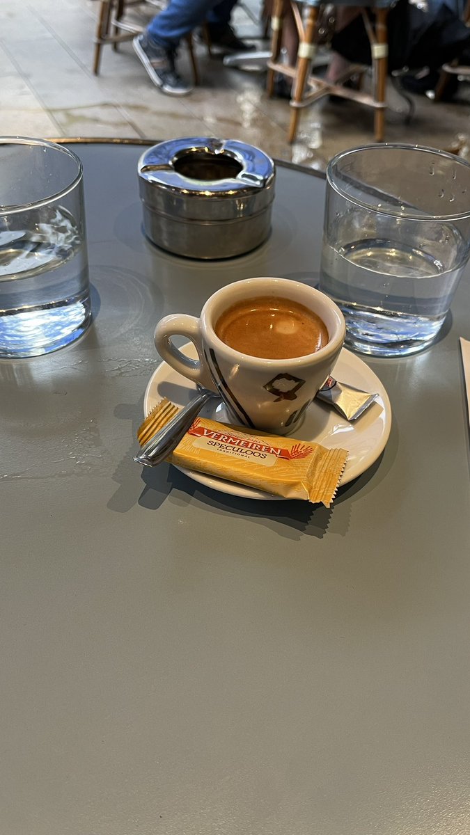 SouriceauParis's tweet image. 🛑Quand tu as décidé d'aller faire les boutiques à Bordeaux et qu'il pleut des cordes 😜😭😭😭#expresso ☕️☔️