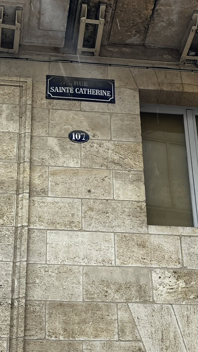 SouriceauParis's tweet image. 🛑Quand tu as décidé d'aller faire les boutiques à Bordeaux et qu'il pleut des cordes 😜😭😭😭#expresso ☕️☔️
