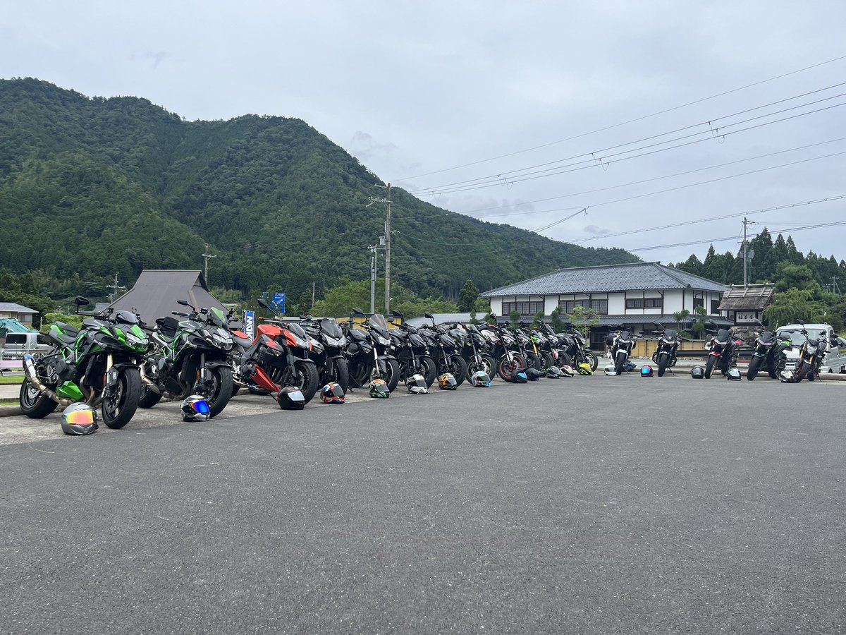 zr___miki's tweet image. 遅刻しましたが #zmt ありがとうございました！
自分のバイクのミーティング自体初めてで、Zばっかりの空間が新鮮すぎた笑
雨やったけど参加できて良かったです！
#ゼロベース