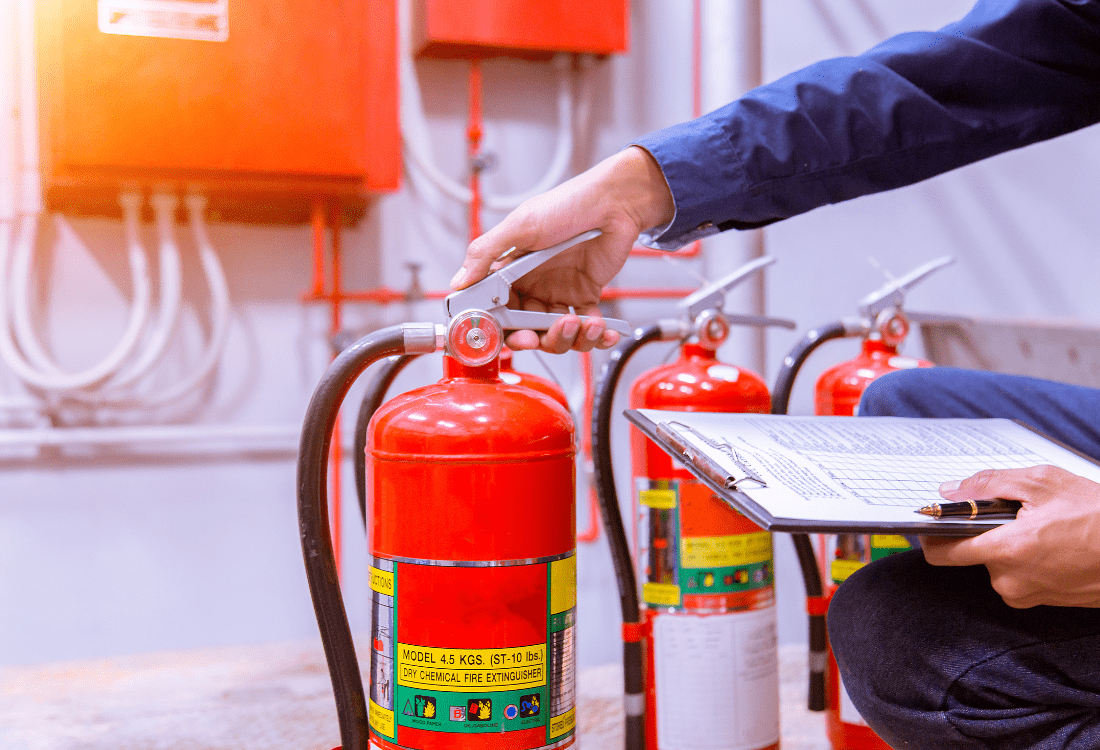 Discover the top best practices to minimise fire risks on construction sites. Whether you're a carpentry subcontractor or involved in site safety, this article has valuable insights for you. Learn more: bit.ly/4eXmWux  #Construction #FireSafety